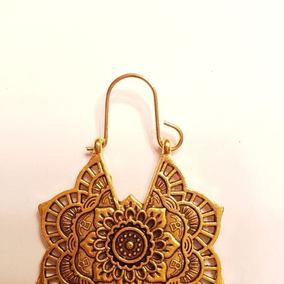 GOLDTONE FLORAL Earrings Classic Jewelry - Picture 3 of 5